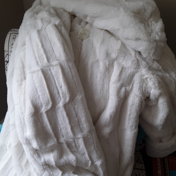 Well kept faux fur - Picture 4 of 5